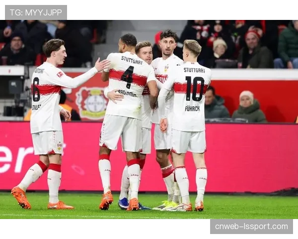 德甲：勒沃库森3-1逆转斯图加特，继续不败，阿隆索战术微调见效