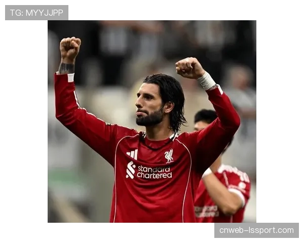 利物浦赛前训练课重点演练应对对手高大中卫的任意球防守策略