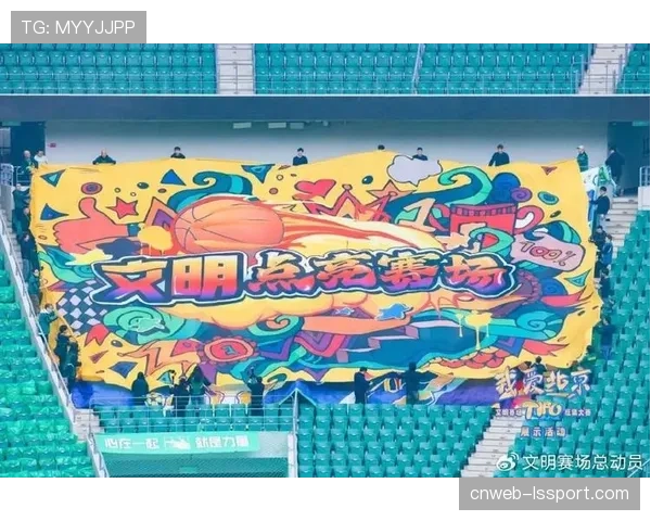 特写：斯特拉斯堡主场球迷展示巨幅TIFO，纪念俱乐部成立120周年